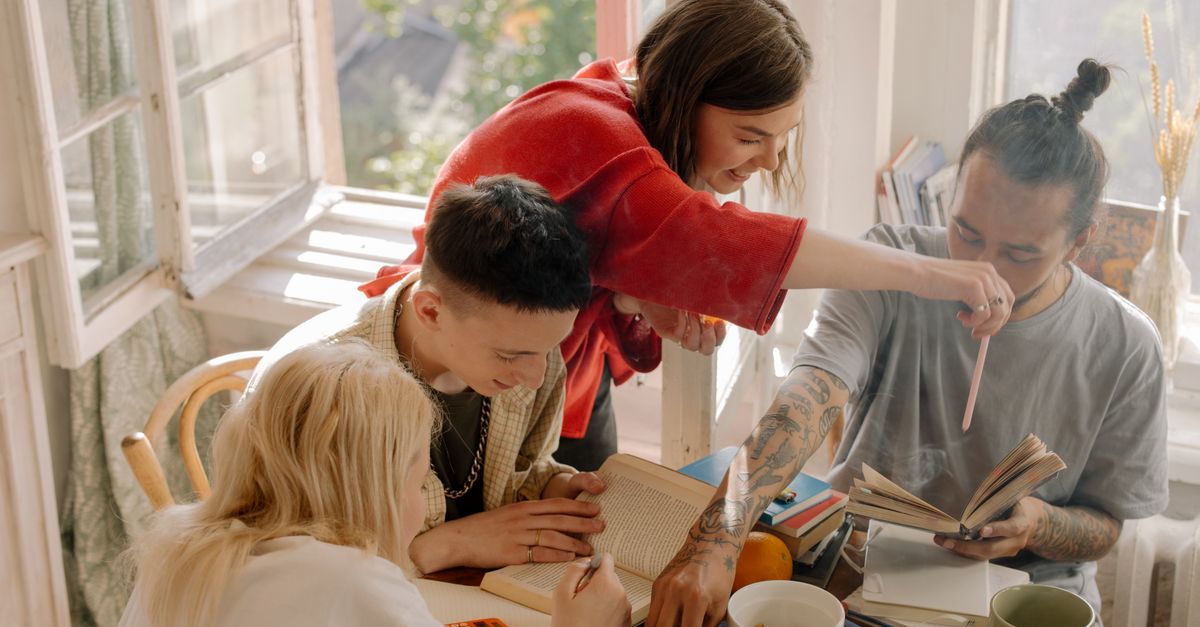 Everyday expense splitting. Handle one-off expenses like repairs or gifts without confusion